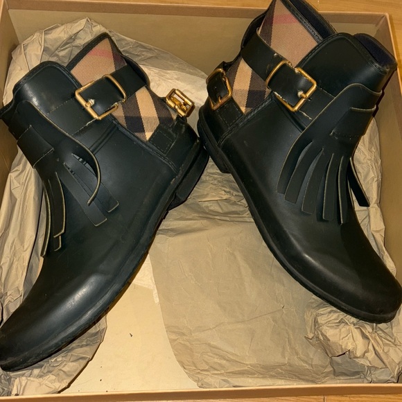 Burberry rain boots ! - Picture 1 of 5